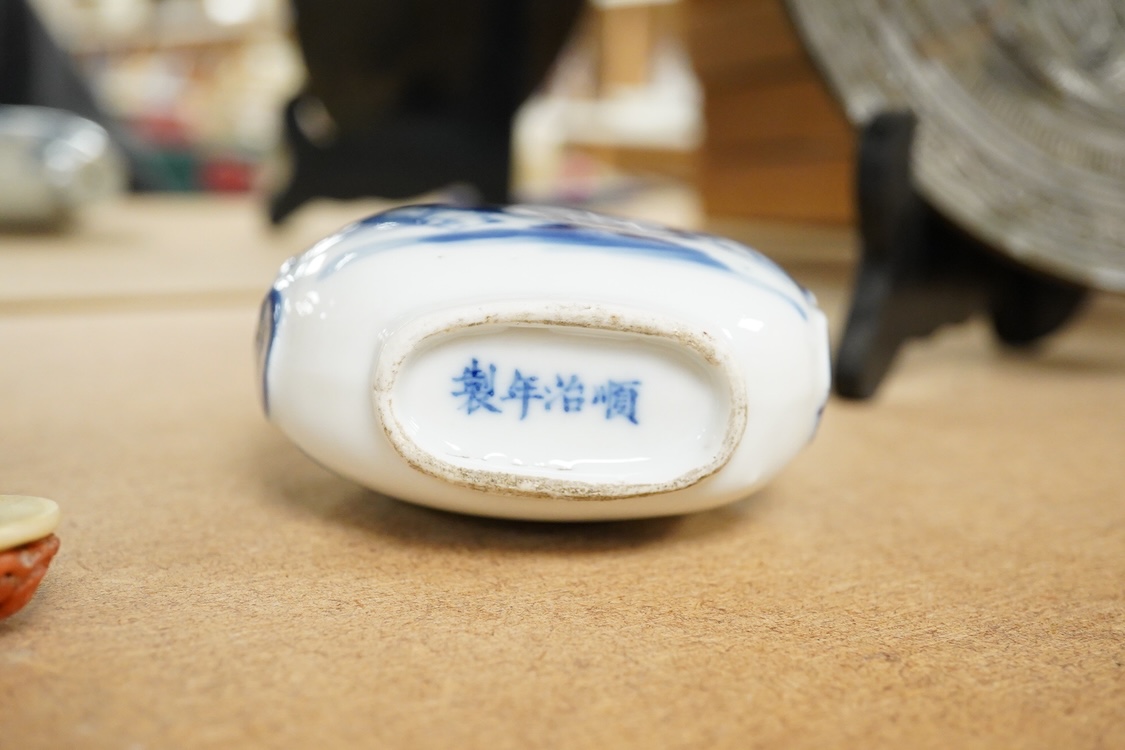 A large late 19th century Chinese blue and white snuff bottle, character marks to the base, 11cm high